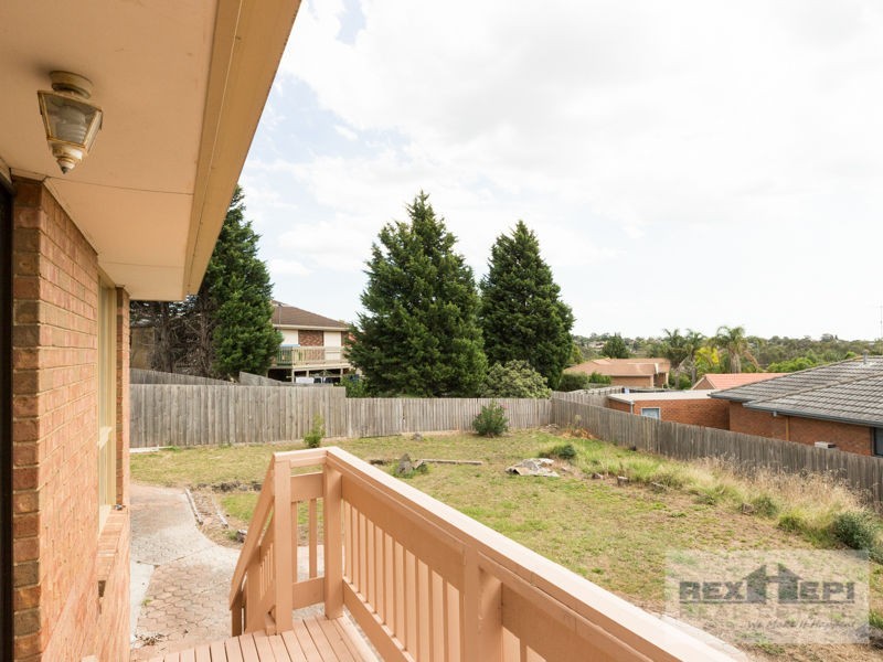 17 Preston Avenue, Endeavour Hills VIC 3802