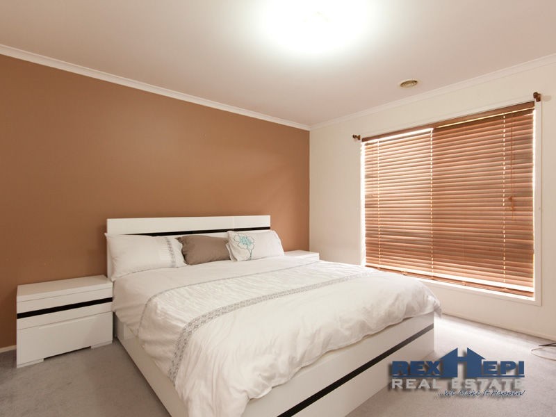 16 Douglas Court, Cranbourne West VIC 3977