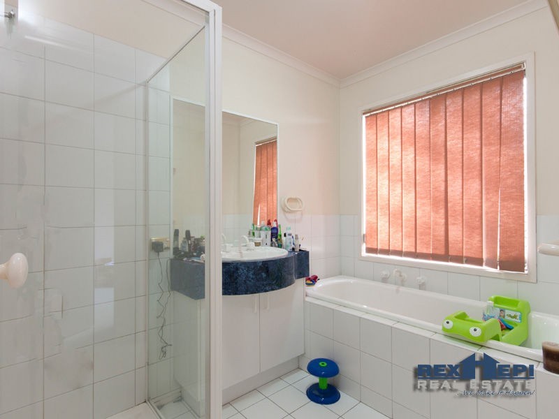 16 Douglas Court, Cranbourne West VIC 3977