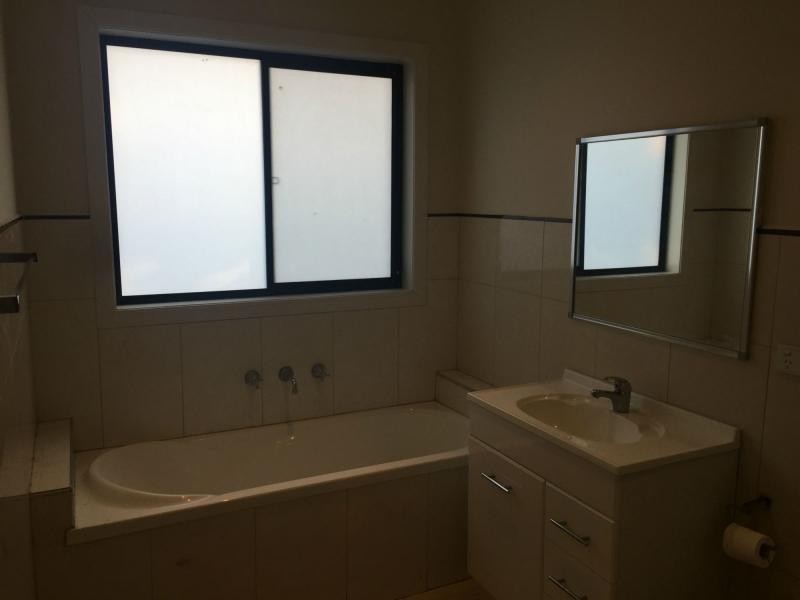 2/5 Gardiner Avenue, Dandenong North VIC 3175