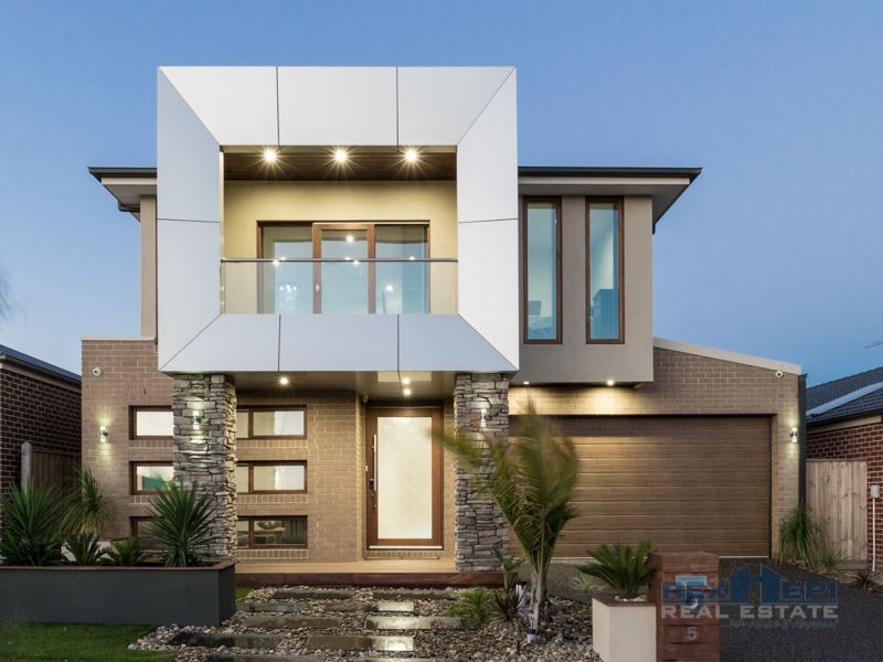 5 Mickleham Drive, Cranbourne North VIC 3977