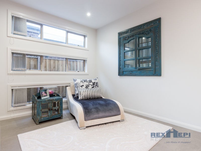 5 Mickleham Drive, Cranbourne North VIC 3977