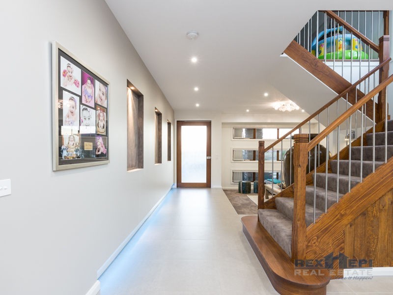 5 Mickleham Drive, Cranbourne North VIC 3977