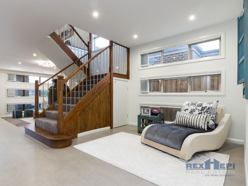 5 Mickleham Drive, Cranbourne North VIC 3977