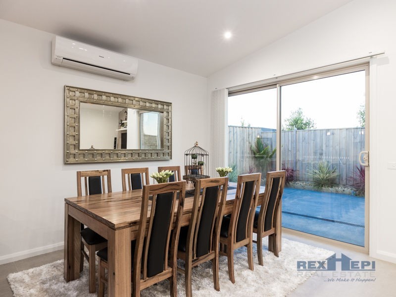 5 Mickleham Drive, Cranbourne North VIC 3977