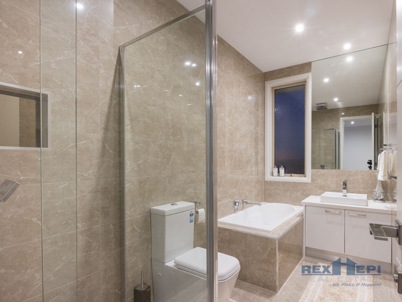 5 Mickleham Drive, Cranbourne North VIC 3977