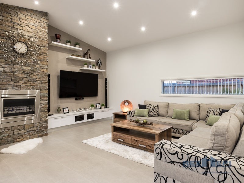 5 Mickleham Drive, Cranbourne North VIC 3977