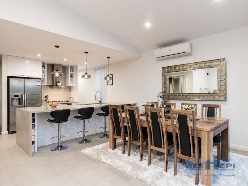 5 Mickleham Drive, Cranbourne North VIC 3977