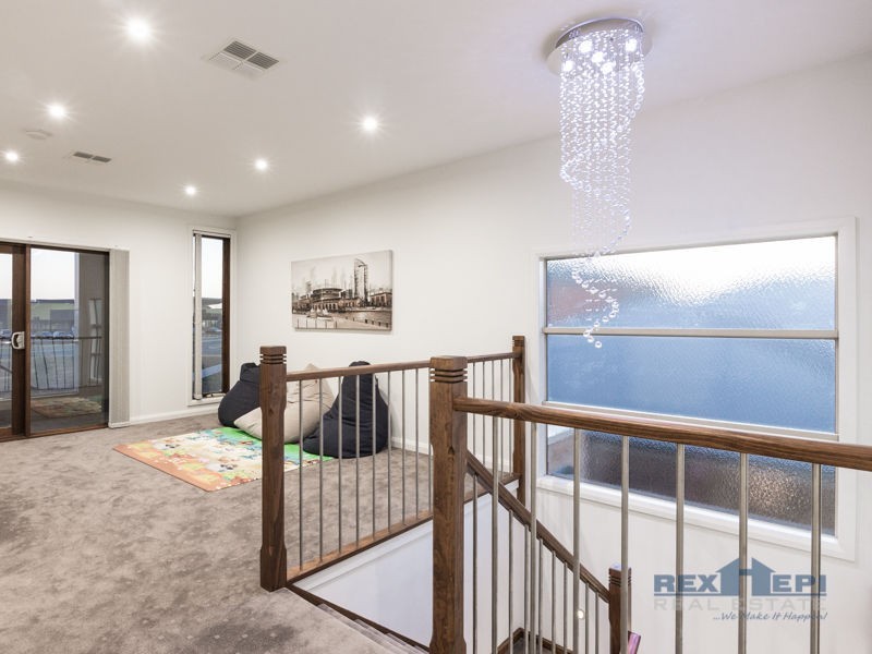 5 Mickleham Drive, Cranbourne North VIC 3977