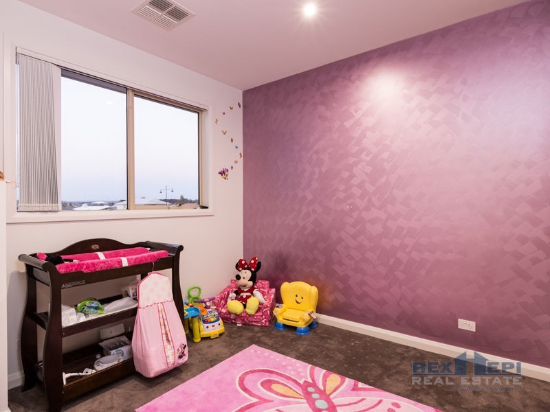 5 Mickleham Drive, Cranbourne North VIC 3977