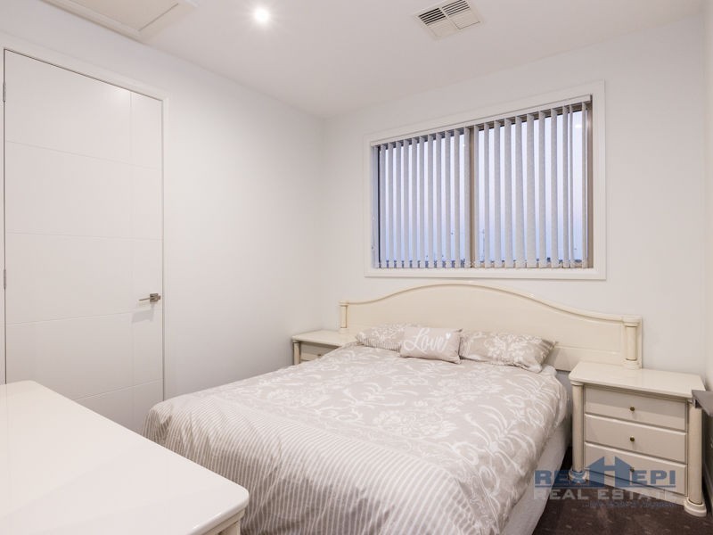 5 Mickleham Drive, Cranbourne North VIC 3977