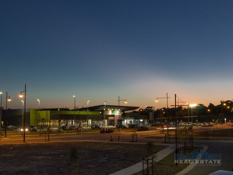 5 Mickleham Drive, Cranbourne North VIC 3977