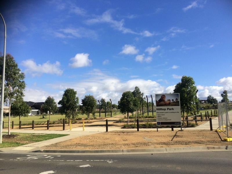 12 Saloon Circuit, Clyde North VIC 3978