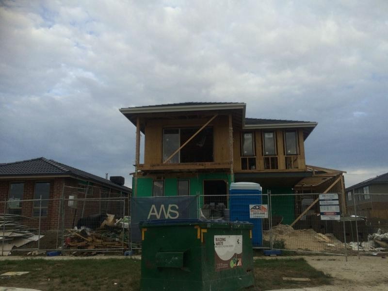 34 Wheelers Park Drive, Cranbourne North VIC 3977