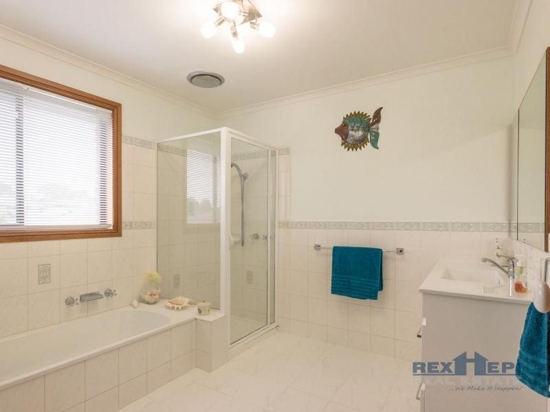 4 Christopher Court, Hallam VIC 3803