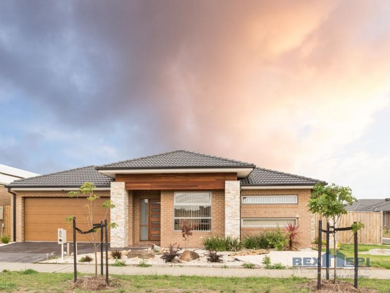 2 Chedword Road, Cranbourne North VIC 3977