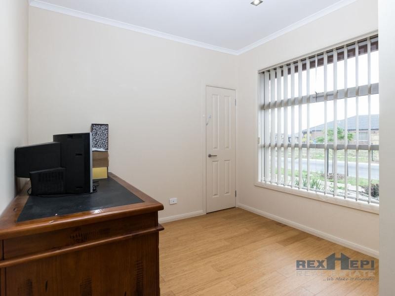 2 Chedword Road, Cranbourne North VIC 3977