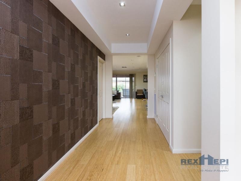 2 Chedword Road, Cranbourne North VIC 3977