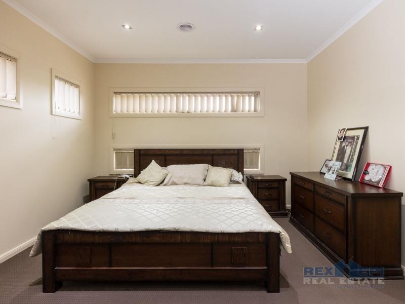 2 Chedword Road, Cranbourne North VIC 3977