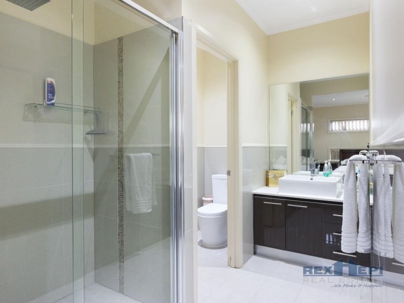 2 Chedword Road, Cranbourne North VIC 3977