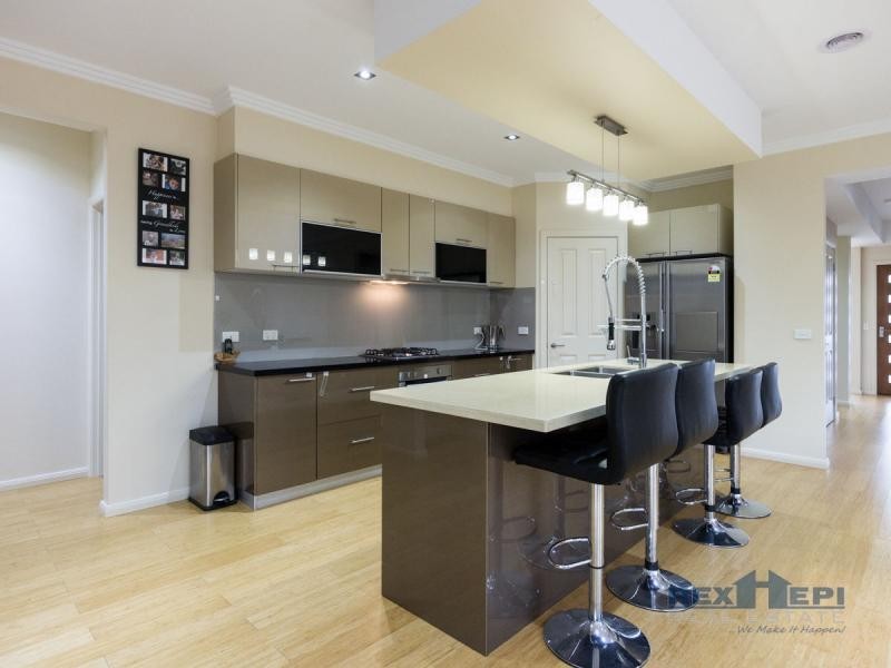 2 Chedword Road, Cranbourne North VIC 3977