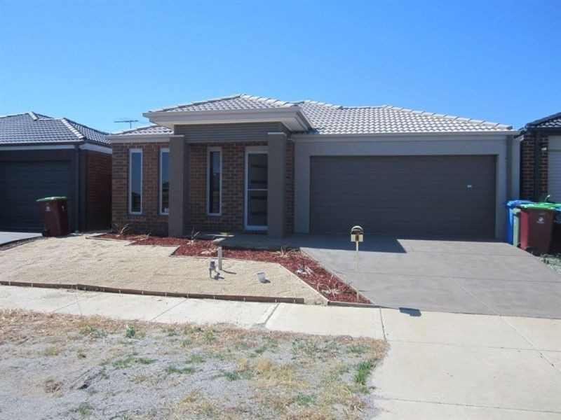4 Shorey Place, Cranbourne West VIC 3977