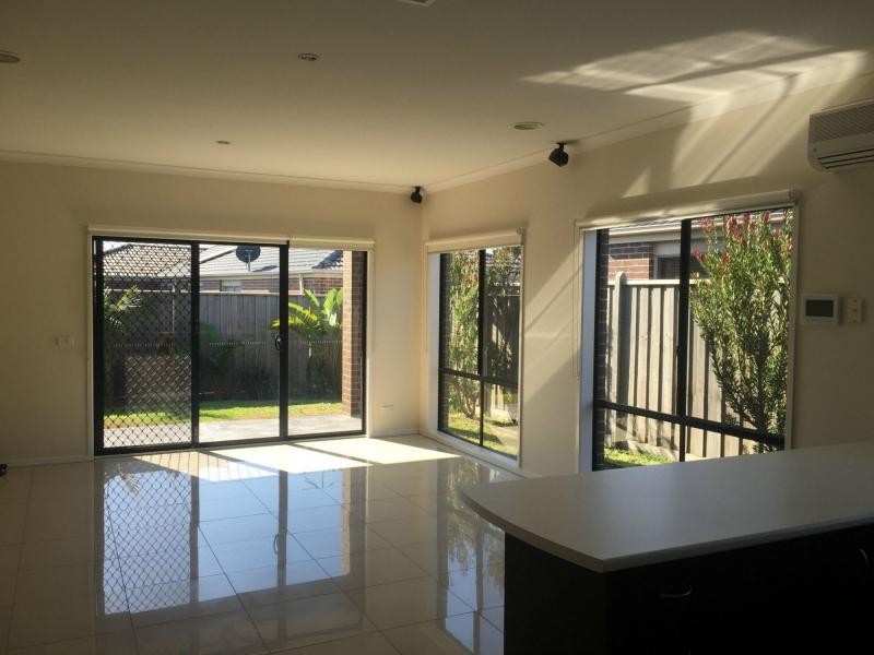 10 Boland Drive, Lyndhurst VIC 3975