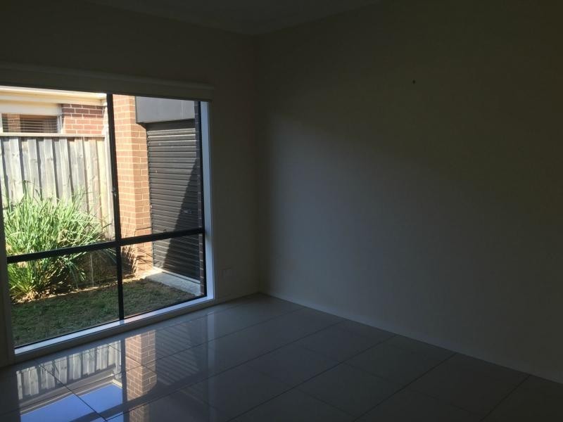 10 Boland Drive, Lyndhurst VIC 3975