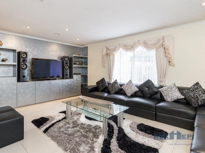 34 Bluegum Way, Hampton Park VIC 3976