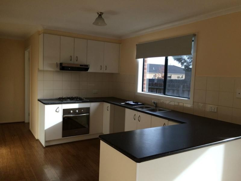 19 Calais Circuit, Cranbourne West VIC 3977