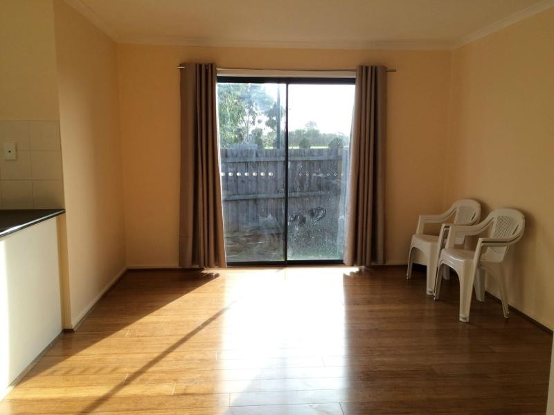 19 Calais Circuit, Cranbourne West VIC 3977