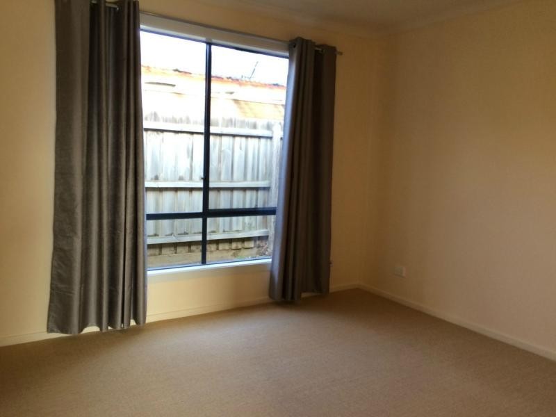 19 Calais Circuit, Cranbourne West VIC 3977