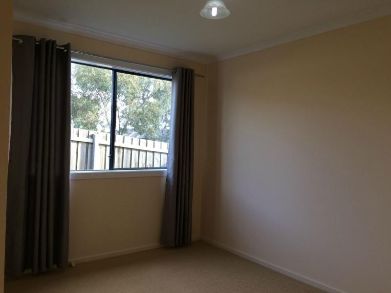 19 Calais Circuit, Cranbourne West VIC 3977