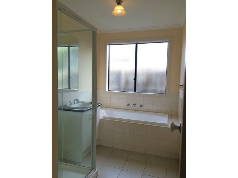 19 Calais Circuit, Cranbourne West VIC 3977