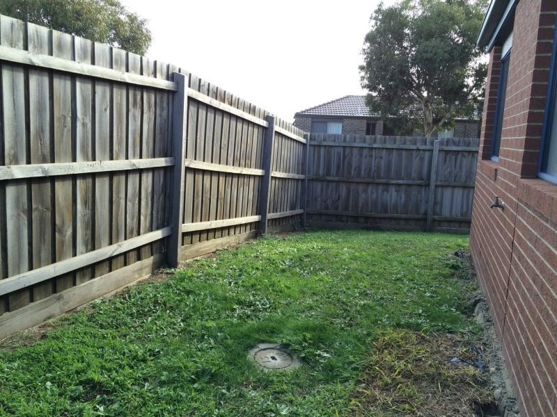19 Calais Circuit, Cranbourne West VIC 3977
