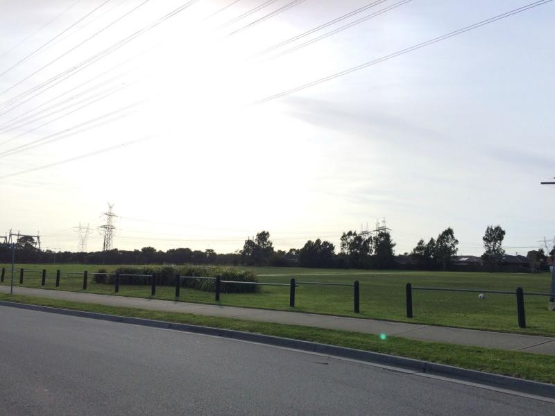 19 Calais Circuit, Cranbourne West VIC 3977