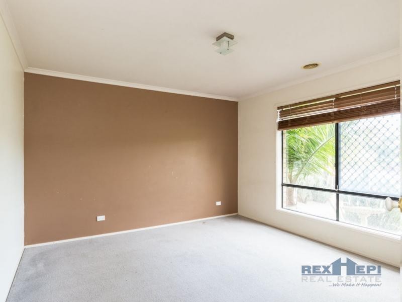 16 Douglas Court, Cranbourne West VIC 3977