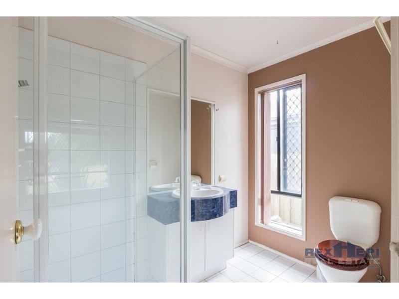 16 Douglas Court, Cranbourne West VIC 3977