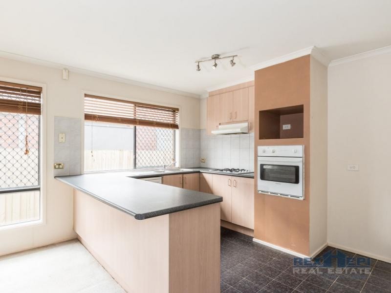 16 Douglas Court, Cranbourne West VIC 3977