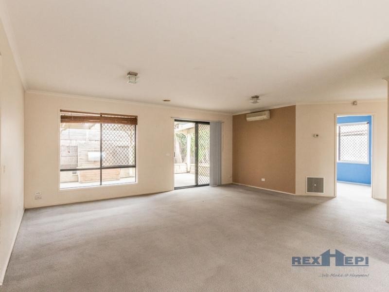 16 Douglas Court, Cranbourne West VIC 3977