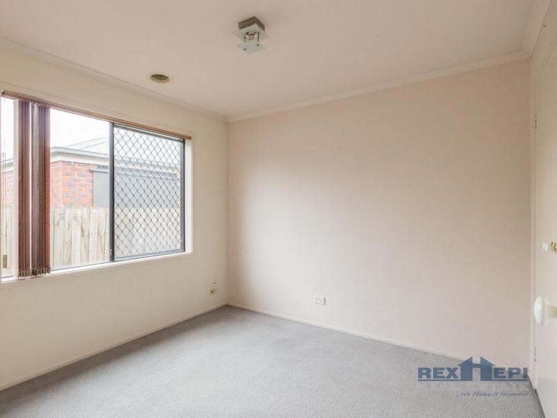 16 Douglas Court, Cranbourne West VIC 3977