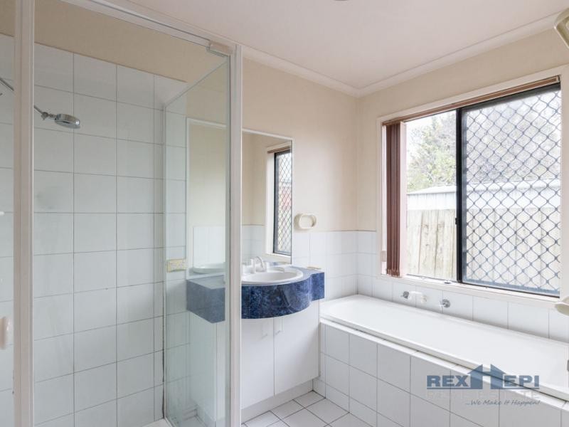 16 Douglas Court, Cranbourne West VIC 3977