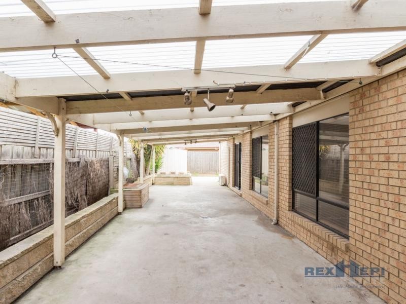 16 Douglas Court, Cranbourne West VIC 3977