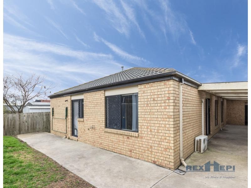16 Douglas Court, Cranbourne West VIC 3977