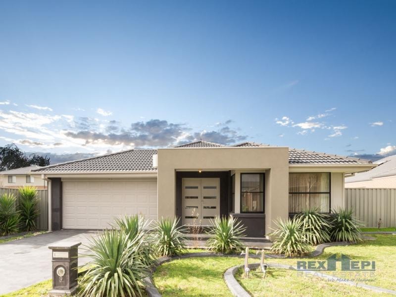 9 Waterloo Road, Cranbourne East VIC 3977