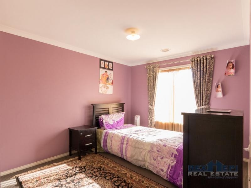 9 Waterloo Road, Cranbourne East VIC 3977