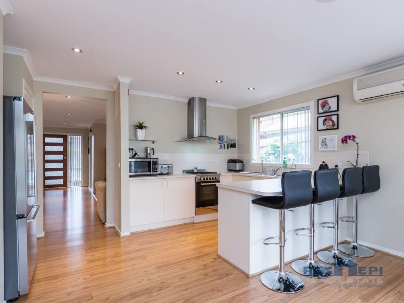 32 Manatoka Crescent, Hampton Park VIC 3976