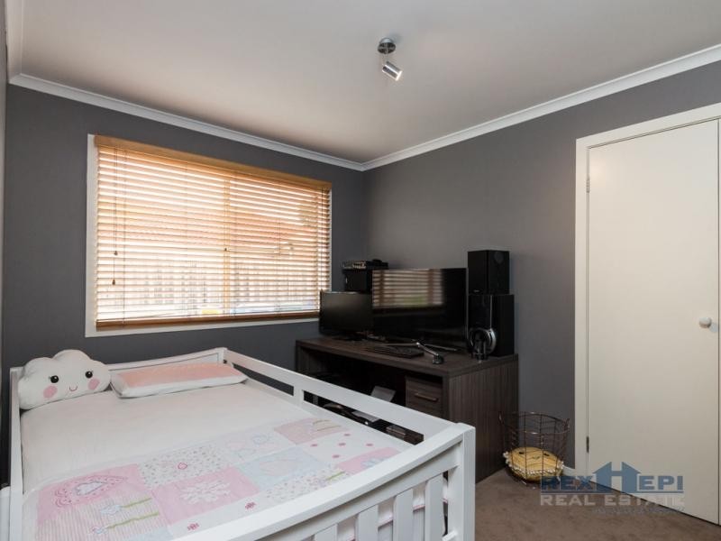 32 Manatoka Crescent, Hampton Park VIC 3976