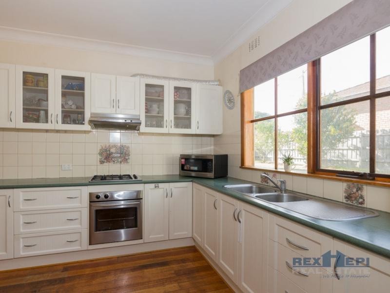 77 Doveton Avenue, Eumemmerring VIC 3177