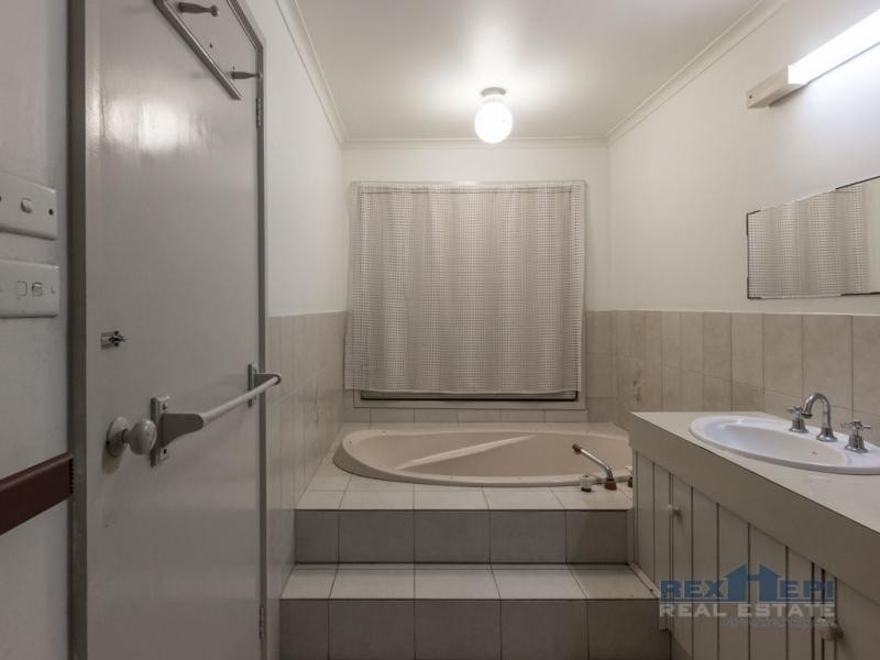 39 John Edgcumbe Way, Endeavour Hills VIC 3802